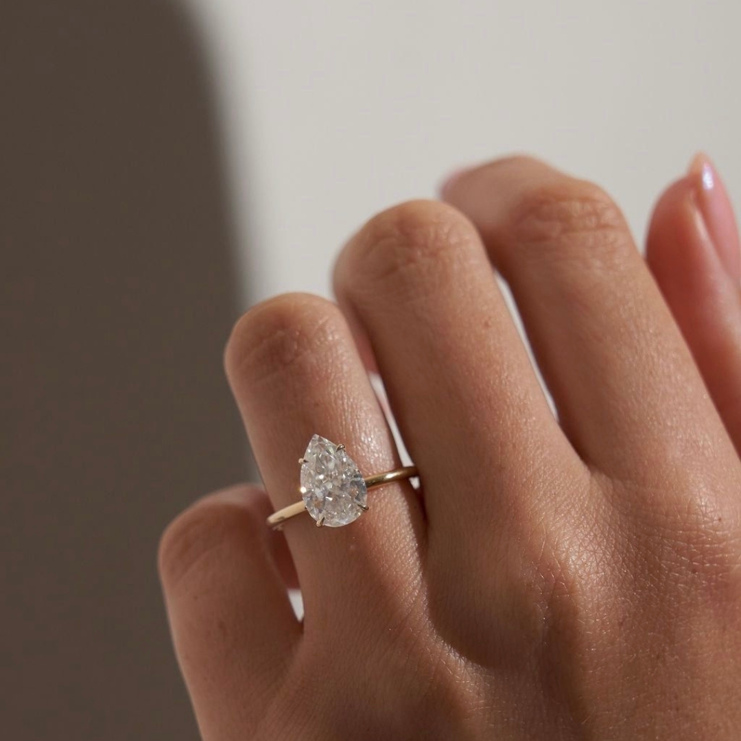 18k gold lab grown diamond 2.57 cts pear ring 18k gold lab grown diamond 2.57 cts pear ring