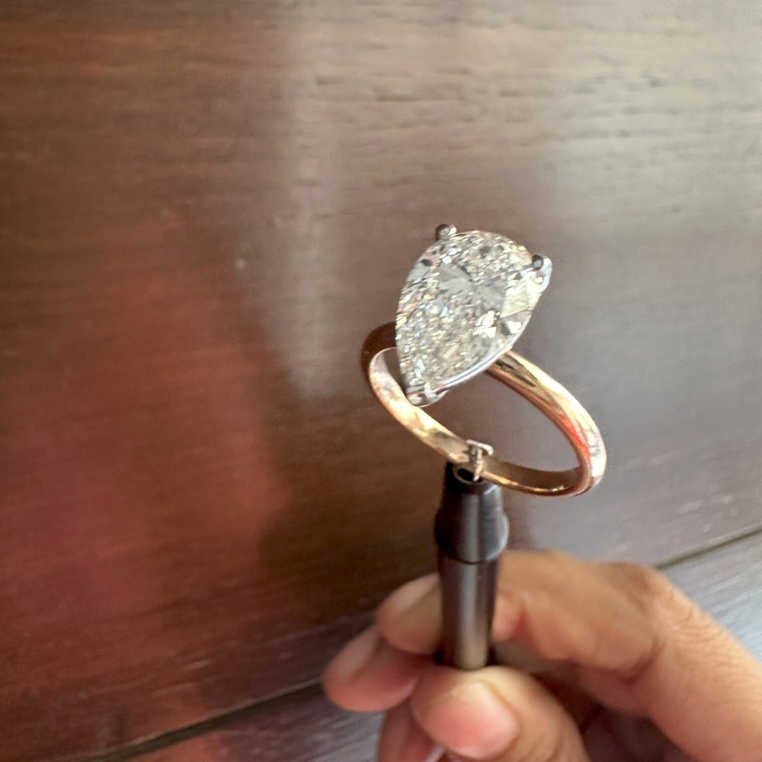18k gold lab grown diamond 2.57 cts pear ring 18k gold lab grown diamond 2.57 cts pear ring