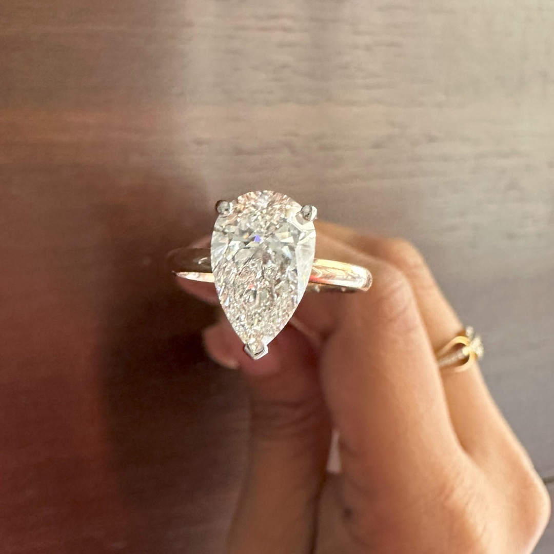 18k gold lab grown diamond 2.57 cts pear ring 18k gold lab grown diamond 2.57 cts pear ring