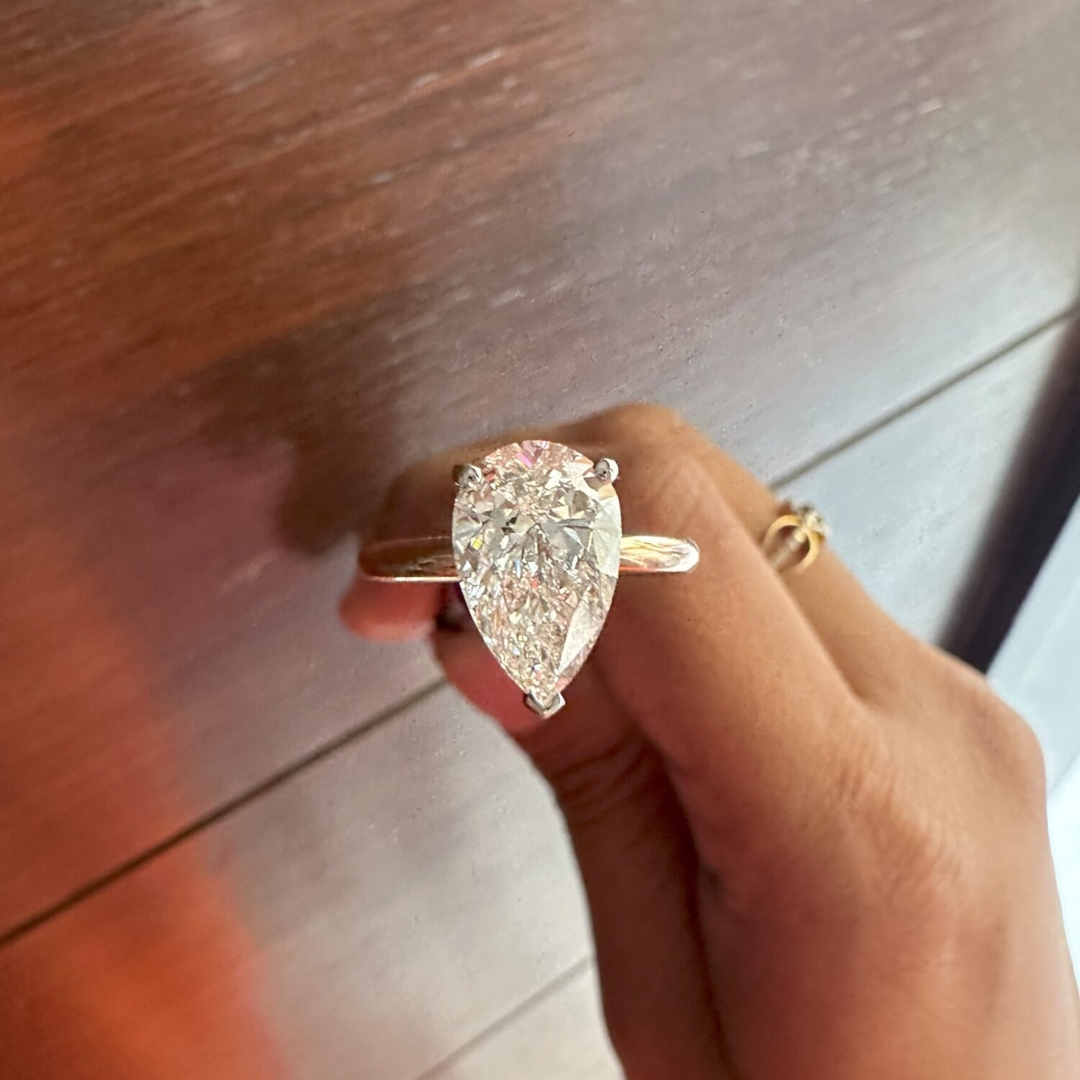 18k gold lab grown diamond 2.57 cts pear ring 18k gold lab grown diamond 2.57 cts pear ring
