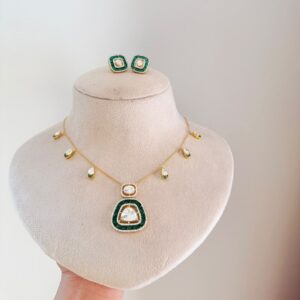 emerald halon pendant set with earrings