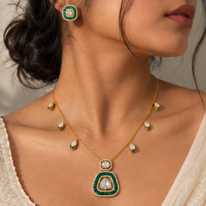 emerald halon pendant set with earrings